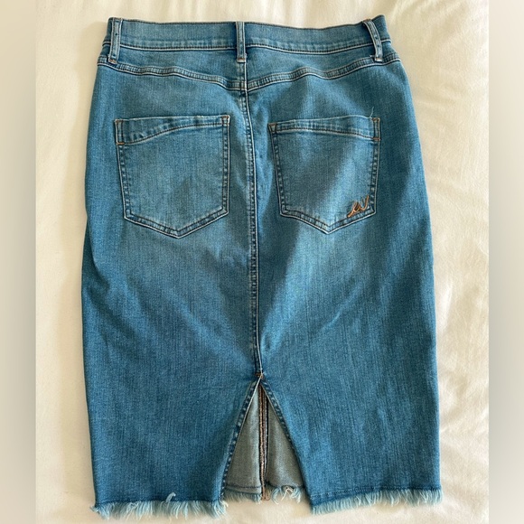 Express Denim Pencil Skirt - Size 4/6 - Picture 2 of 3
